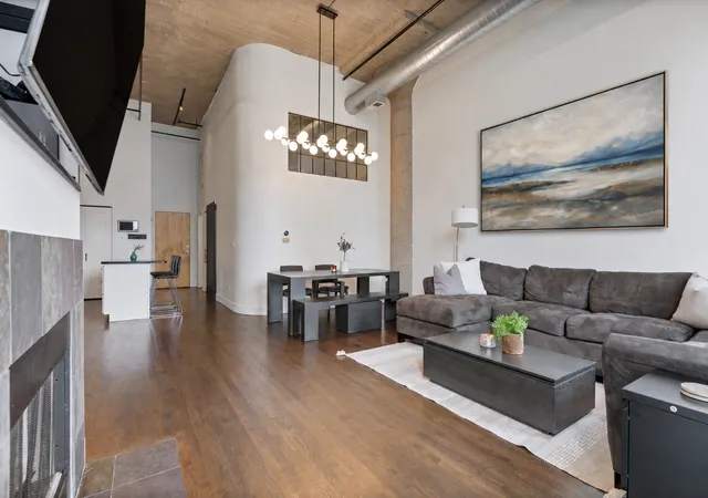 Photo 4 of Condo for sale at 758 N Larrabee St #319, Chicago, IL 60654 | MLS# 12765033 | Listing updated on 2026-09-22