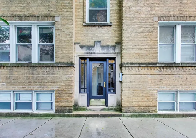 Condo for sale at 2243 W Ainslie St #3W, Chicago, IL 60625 | MLS# 12765051