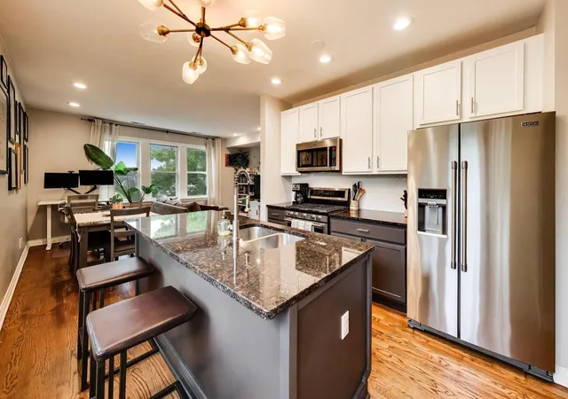 Photo 4 of Condo for sale at 2243 W Ainslie St #3W, Chicago, IL 60625 | MLS# 12765051 | Listing updated on 2026-09-23