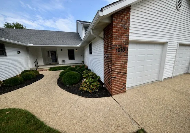 Photo 1 of Condo for sale at 1010 Mulligan Dr #1010, Mt Vernon, IL 62864 | MLS# 12765078 | Listing updated on 2026-09-27
