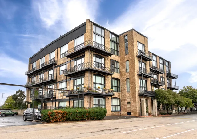 Condo for sale at 2614 N Clybourn Ave #306, Chicago, IL 60614 | MLS# 12765081 | Listing updated on 2026-09-24