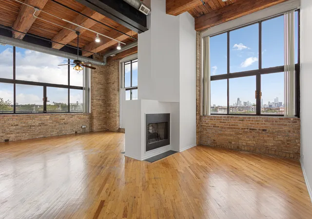 Photo 4 of Condo for sale at 2614 N Clybourn Ave #306, Chicago, IL 60614 | MLS# 12765081 | Listing updated on 2026-09-24