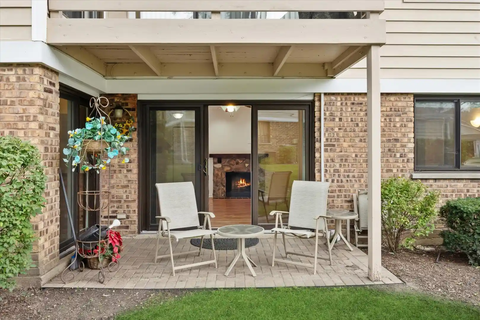Listing Photo 2 - Condo for sale in 472 Lambert Dr located at 472 Lambert Dr, Schaumburg, IL 60193 - Unit #D1