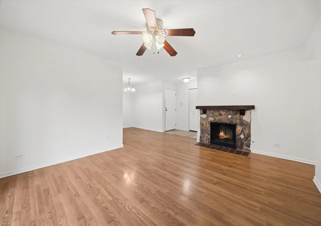 Listing Photo 4 - Condo for sale in building located at 472 Lambert Dr, Schaumburg, IL 60193 - Unit #D1
