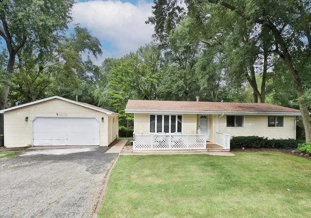 Photo 1 of Single family home for sale at 23874 N Echo Lake Rd, Lake Zurich, IL 60047 | MLS# 12765104 | Listing updated on 2026-09-23