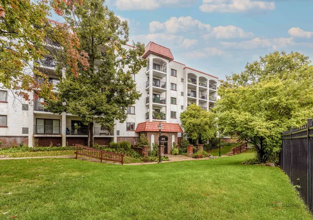 Listing Photo 3 - Condo for sale in building located at 475 Plum Creek Dr, Wheeling, IL 60090 - Unit #304