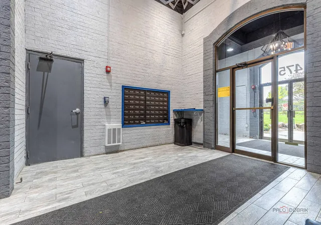Listing Photo 4 - Condo for sale in building located at 475 Plum Creek Dr, Wheeling, IL 60090 - Unit #304