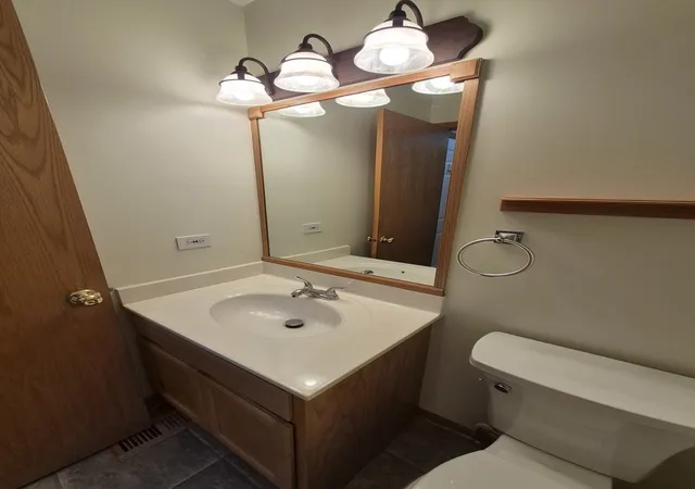 Photo 3 of Townhouse for sale at 9510 Perth Cir, Tinley Park, IL 60487 | MLS# 12765109 | Listing updated on 2026-10-05
