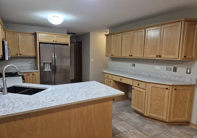 Photo 3 of Townhouse for sale at 9510 Perth Cir, Tinley Park, IL 60487 | MLS# 12765109 | Listing updated on 2026-10-09