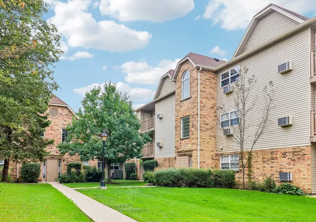 Photo 2 of Condo for sale at 1443 Spring Brk Ct #2A, Round Lake Beach, IL 60073 | MLS# 12765113 | Listing updated on 2026-09-29