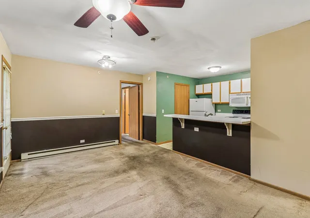 Listing Photo 4 - Condo for sale in building located at 1443 Spring Brk Ct, Round Lake Beach, IL 60073 - Unit #2A