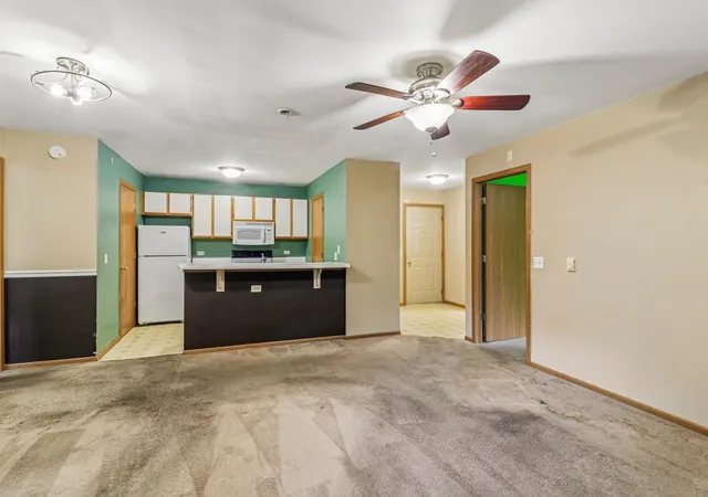 Listing Photo 5 - Condo for sale in building located at 1443 Spring Brk Ct, Round Lake Beach, IL 60073 - Unit #2A