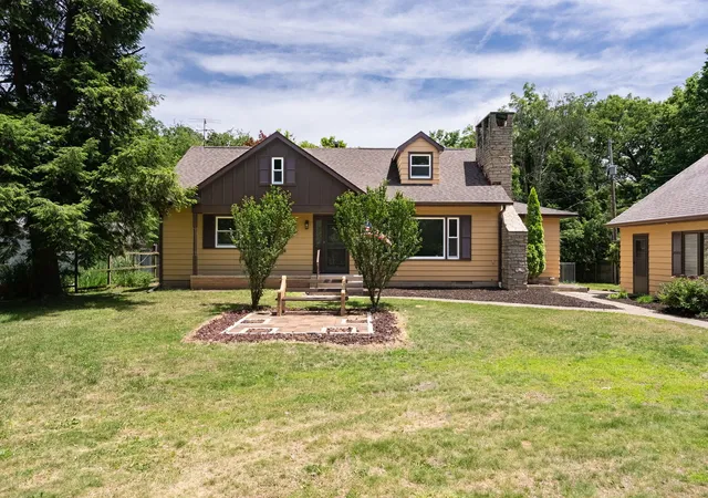 Photo 2 of Single family home for sale at 1220 54 Street Ct, Moline, IL 61265 | MLS# 12765119 | Listing updated on 2026-09-22