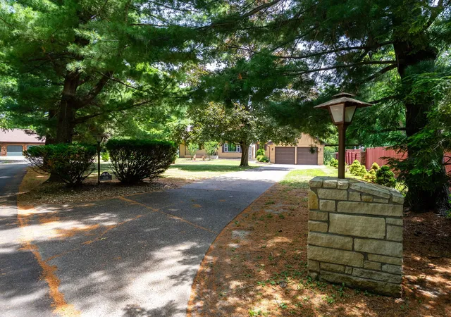 Photo 4 of Single family home for sale at 1220 54 Street Ct, Moline, IL 61265 | MLS# 12765119 | Listing updated on 2026-09-22