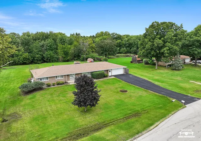 Photo 3 of Single family home for sale at 29 Brookside Ln, Bristol, IL 60512 | MLS# 12765124 | Listing updated on 2026-10-07