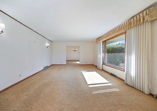 Photo 4 of Single family home for sale at 29 Brookside Ln, Bristol, IL 60512 | MLS# 12765124 | Listing updated on 2026-10-07