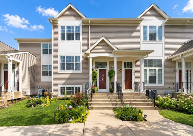 Townhouse for sale at 2905 Shelly Ln, Aurora, IL 60504 | MLS# 12765127