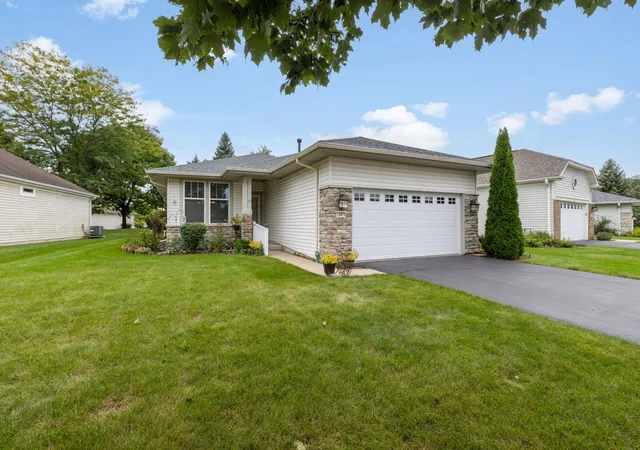 Photo 2 of Single family home for sale at 12675 Oak Grv Dr, Huntley, IL 60142 | MLS# 12765134 | Listing updated on 2026-10-05