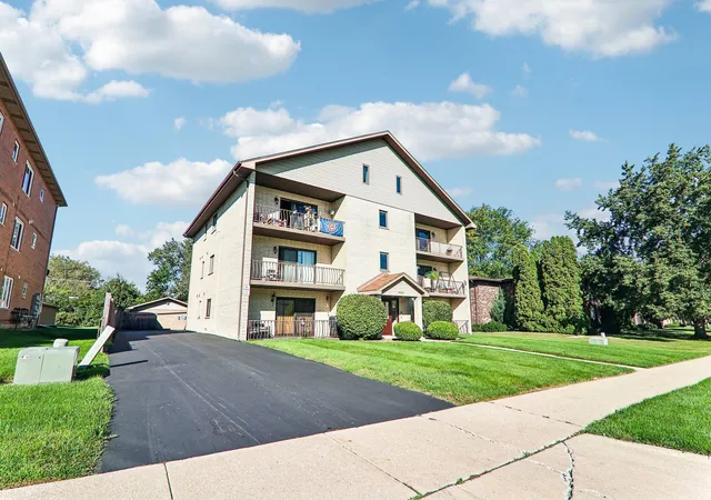 Photo 2 of Condo for sale at 15850 Laramie Ave #302, Oak Forest, IL 60452 | MLS# 12765141 | Listing updated on 2026-10-04