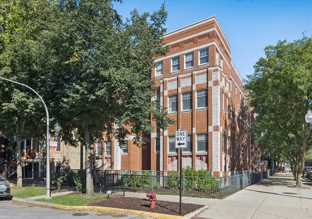 Photo 1 of Sale Pending at 1400 W Byron St #2E, Chicago, IL 60613 | MLS# 12765149 | Listing updated on 2026-10-08
