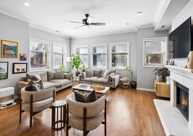 Photo 3 of Sale Pending at 1400 W Byron St #2E, Chicago, IL 60613 | MLS# 12765149 | Listing updated on 2026-10-08