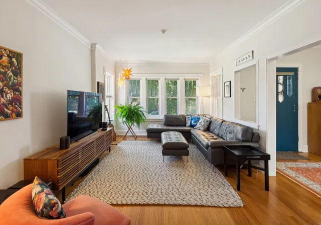 Photo 3 of Single family home for sale at 5752 N Sacramento Ave, Chicago, IL 60659 | MLS# 12765168 | Listing updated on 2026-09-22
