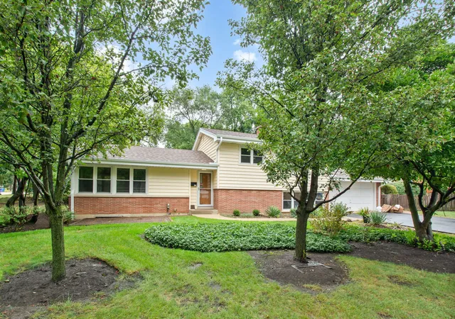 Photo 1 of Single family home for sale at 200 W Council Trl, Mount Prospect, IL 60056 | MLS# 12765169 | Listing updated on 2026-09-24
