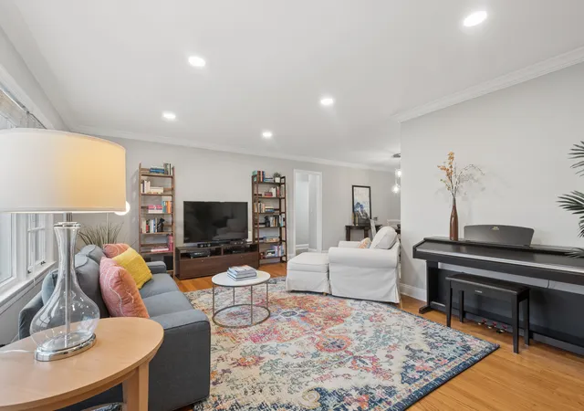 Listing Photo 4 - Condo for sale in building located at 2300 Central St, Evanston, IL 60201 - Unit #3
