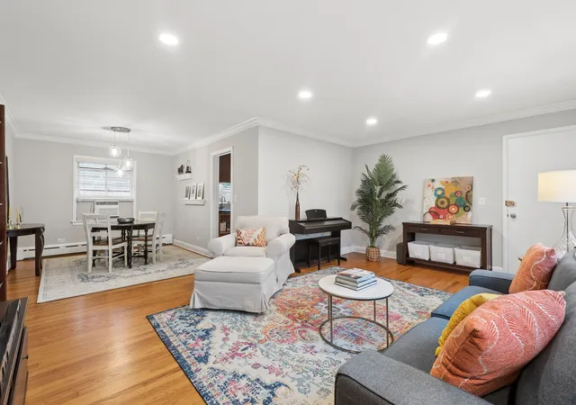 Listing Photo 5 - Condo for sale in building located at 2300 Central St, Evanston, IL 60201 - Unit #3