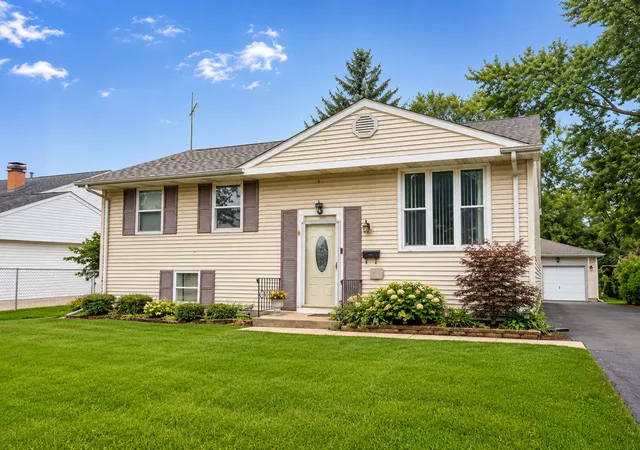 Single family home for sale at 909 Cypress Ln, Joliet, IL 60435 | MLS# 12765174