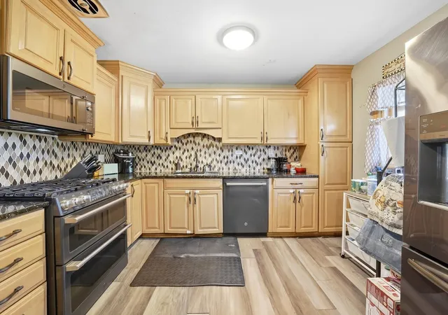 Photo 3 of Single family home for sale at 909 Cypress Ln, Joliet, IL 60435 | MLS# 12765174 | Listing updated on 2026-09-21