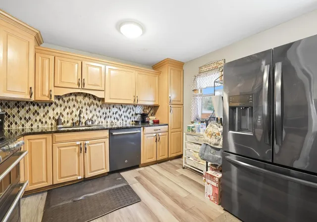 Photo 4 of Single family home for sale at 909 Cypress Ln, Joliet, IL 60435 | MLS# 12765174 | Listing updated on 2026-09-21
