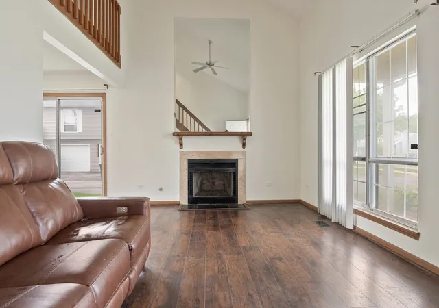 Photo 3 of Townhouse for sale at 19401 Hickory Pl, Country Club Hills, IL 60478 | MLS# 12765175 | Listing updated on 2026-09-27