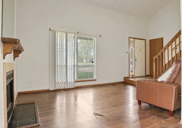 Photo 3 of Townhouse for sale at 19401 Hickory Pl, Country Club Hills, IL 60478 | MLS# 12765175 | Listing updated on 2026-09-27