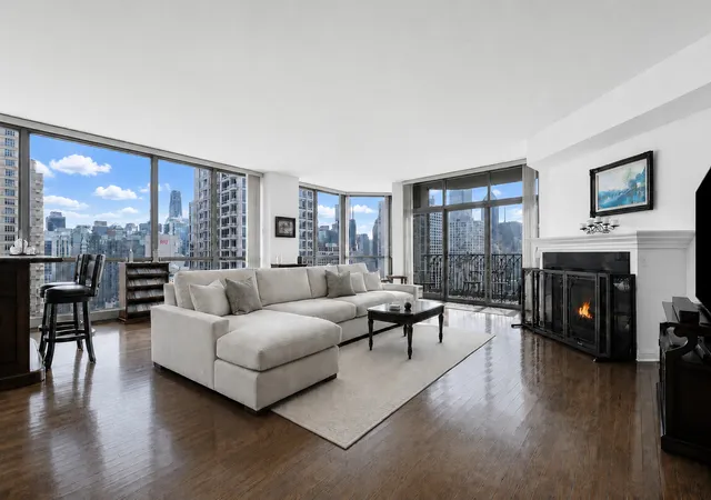 Photo 2 of Condo for sale at 21 E Huron St #2803, Chicago, IL 60611 | MLS# 12765176 | Listing updated on 2026-10-02