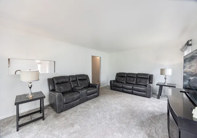Photo 3 of Single family home for sale at 1237 E Greystone Dr, Round Lake Beach, IL 60073 | MLS# 12765184 | Listing updated on 2026-09-28