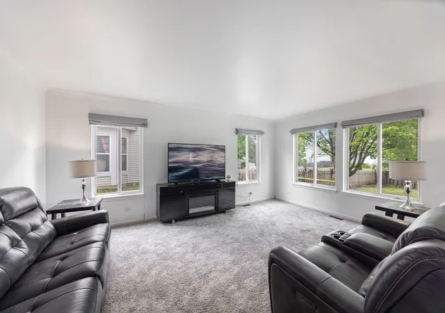 Photo 3 of Single family home for sale at 1237 E Greystone Dr, Round Lake Beach, IL 60073 | MLS# 12765184 | Listing updated on 2026-09-28