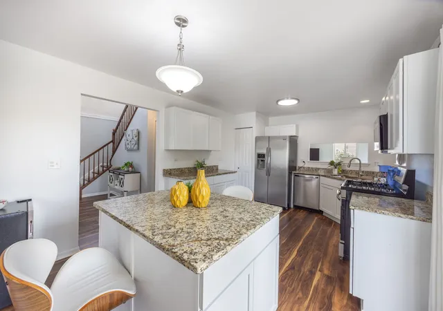 Photo 4 of Single family home for sale at 1237 E Greystone Dr, Round Lake Beach, IL 60073 | MLS# 12765184 | Listing updated on 2026-09-28