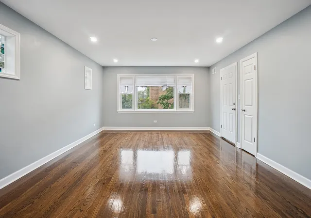 Listing Photo 5 - Condo for sale in building located at 5100 W Quincy St, Chicago, IL 60644