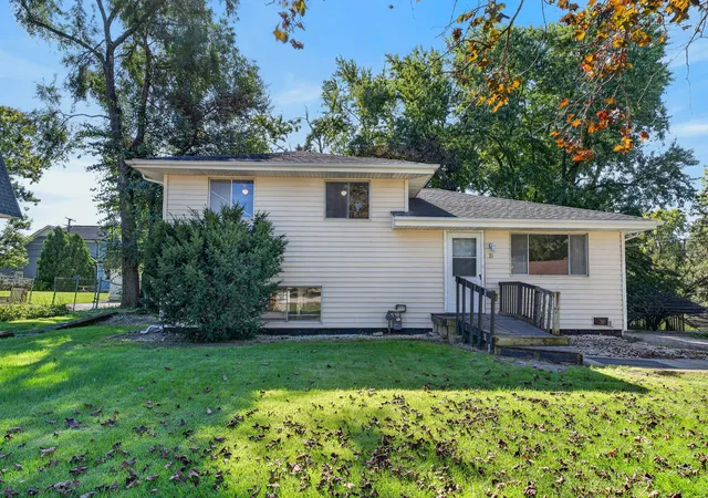 Photo 2 of Single family home for sale at 21 Janet Ave, Darien, IL 60561 | MLS# 12765198 | Listing updated on 2026-10-07