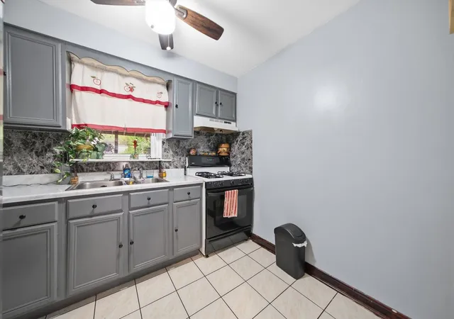 Photo 4 of Townhouse for sale at 4017 W 58th Street, Chicago, IL 60629 | MLS# 12765202 | Listing updated on 2026-10-21
