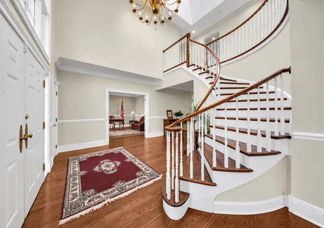 Photo 2 of Mansion for sale at 711 W Old Elm Rd, Lake Forest, IL 60045 | MLS# 12765207 | Listing updated on 2026-09-29