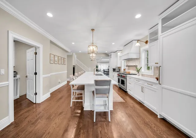Photo 3 of Single family home for sale at 711 W Old Elm Rd, Lake Forest, IL 60045 | MLS# 12765207 | Listing updated on 2026-09-29