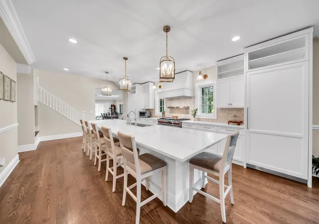 Photo 4 of Single family home for sale at 711 W Old Elm Rd, Lake Forest, IL 60045 | MLS# 12765207 | Listing updated on 2026-09-29