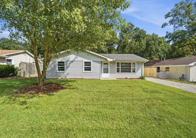 Photo 2 of Single family home for sale at 2027 Roberts St, Wilmington, IL 60481 | MLS# 12765208 | Listing updated on 2026-09-25