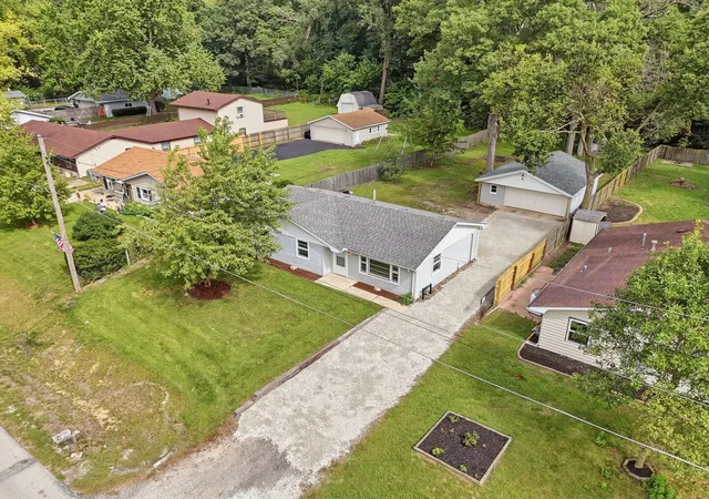 Photo 3 of Single family home for sale at 2027 Roberts St, Wilmington, IL 60481 | MLS# 12765208 | Listing updated on 2026-09-25