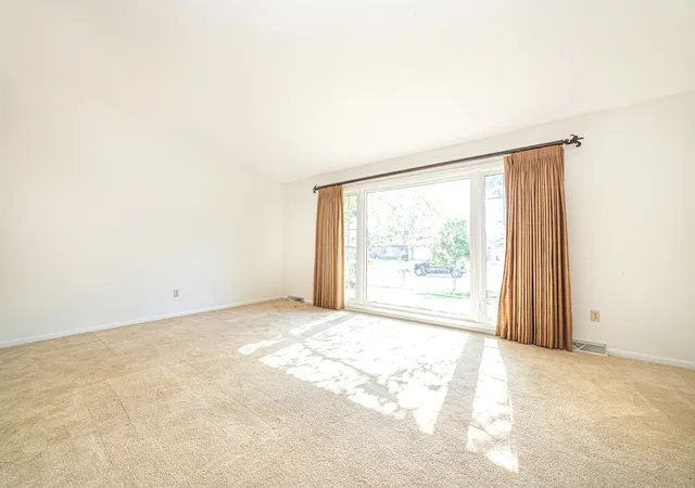 Photo 3 of Single family home for sale at 518 David Dr, Shorewood, IL 60404 | MLS# 12765218 | Listing updated on 2026-09-21