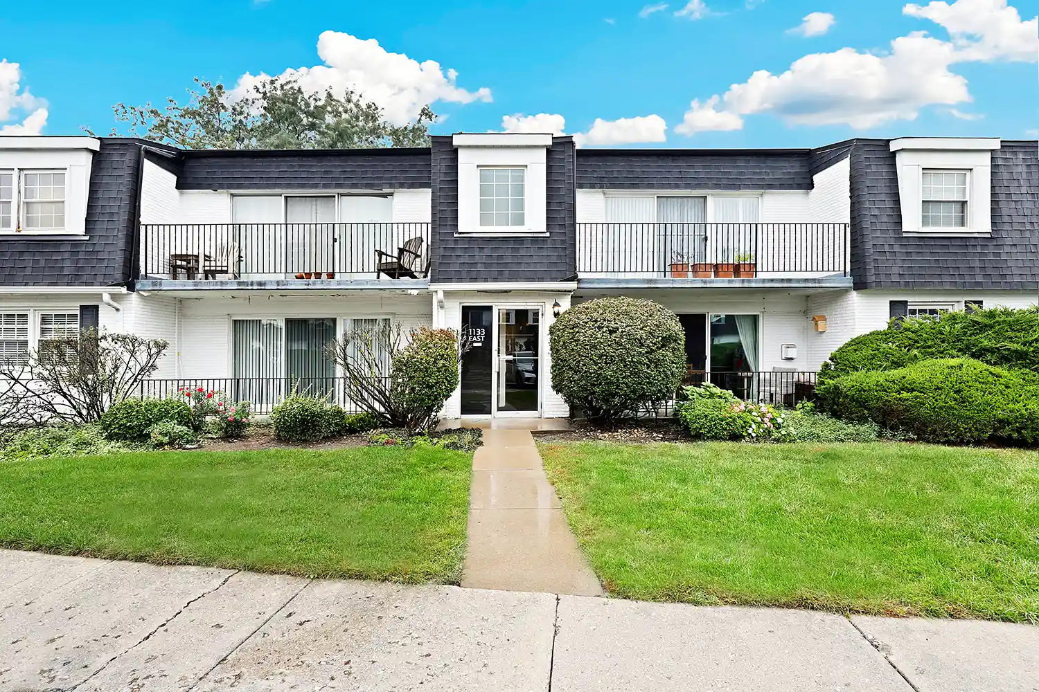 Listing Photo 1 - Condo for sale in 1133 Royal St George Dr located at 1133 Royal St George Dr, Naperville, IL 60563 - Unit #102
