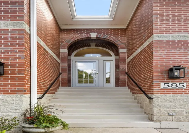 Photo 2 of Townhouse for sale at 585 Linden Ct, Geneva, IL 60134 | MLS# 12765225 | Listing updated on 2026-09-25