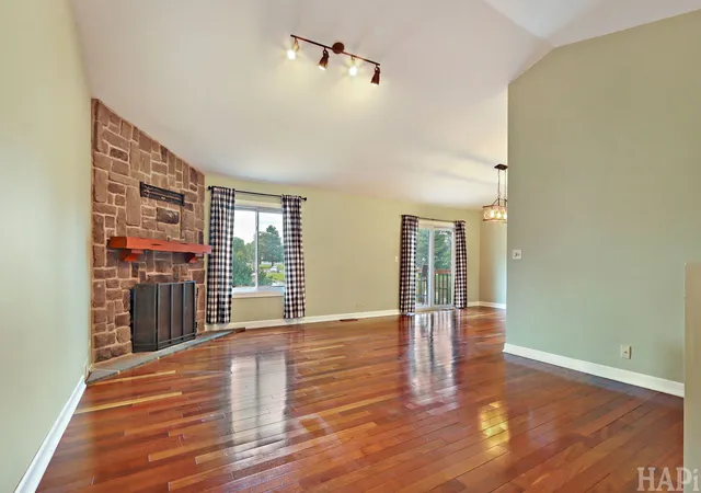 Photo 3 of Single family home for sale at 317 Quist Ct, Grayslake, IL 60030 | MLS# 12765230 | Listing updated on 2026-10-05